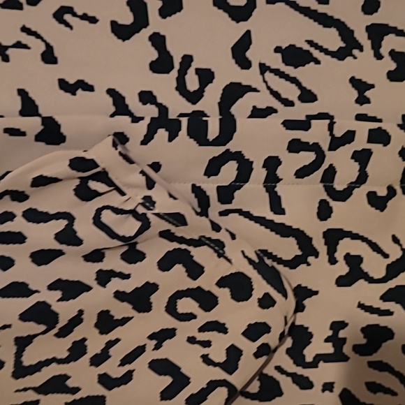 Leopard v neck blouse, 1X - Picture 4 of 5